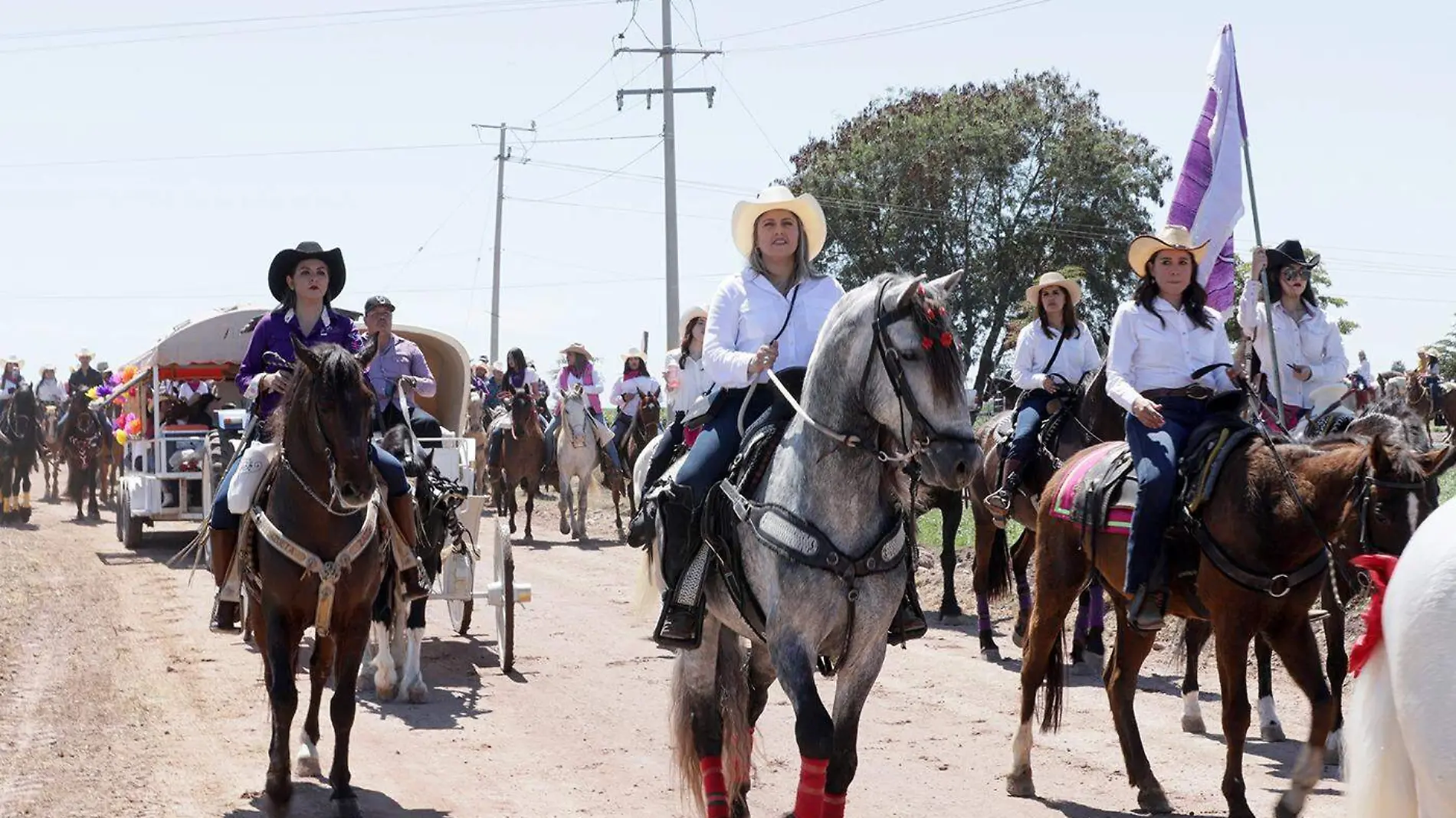 Cabalgata con aroma de mujer (2)